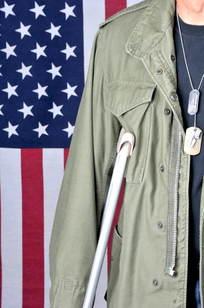 Veteran with Crutch — Stock Photo, Image
