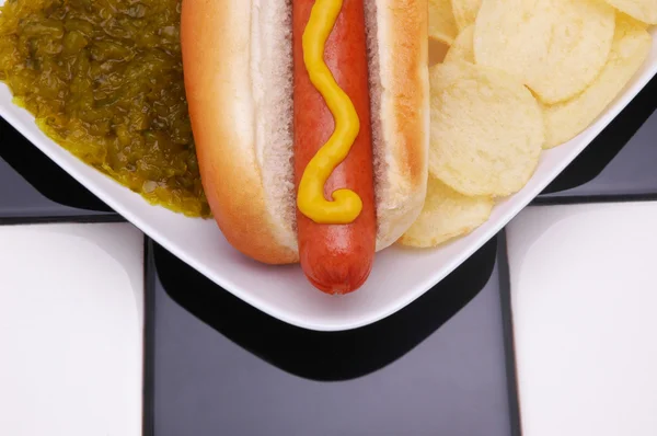 Hot dog et chips — Photo