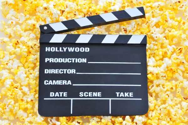 Film Clapboard pe Popcorn — Fotografie, imagine de stoc