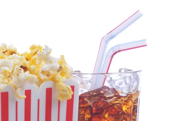 Popcorn sklenici sodou a brčka — Stock fotografie