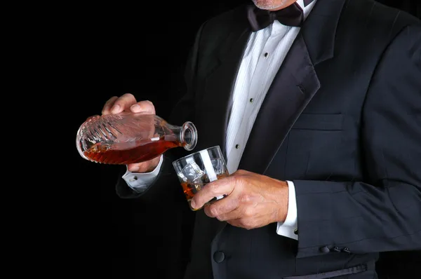 Homem derramando bebida — Fotografia de Stock