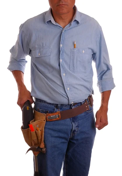 Içinde matkap tutarak toolbelt bir marangoz — Stok fotoğraf