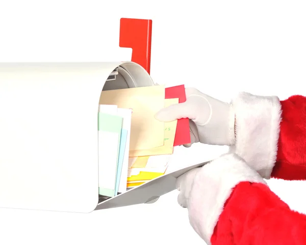 Санта-Клаус достает письма из почтового ящика — стоковое фото
