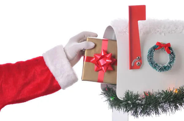 Santa Placer présent dans la boîte aux lettres — Photo