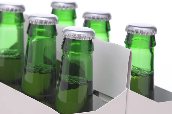 Primer plano de un paquete de seis cervezas — Foto de Stock