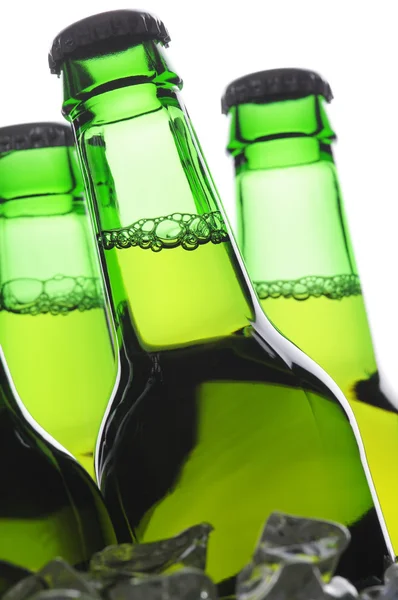 Groep van groene bierflessen — Stockfoto