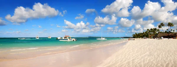 Tropische wit zand in exotische strand — Stockfoto