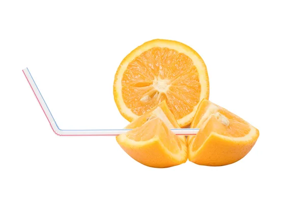 Сочные апельсины с коктейльной трубкой — стоковое фото