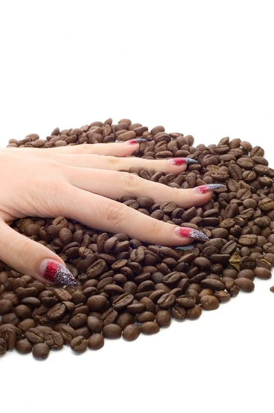 Vrouwelijke hand en koffie bonen — Stockfoto