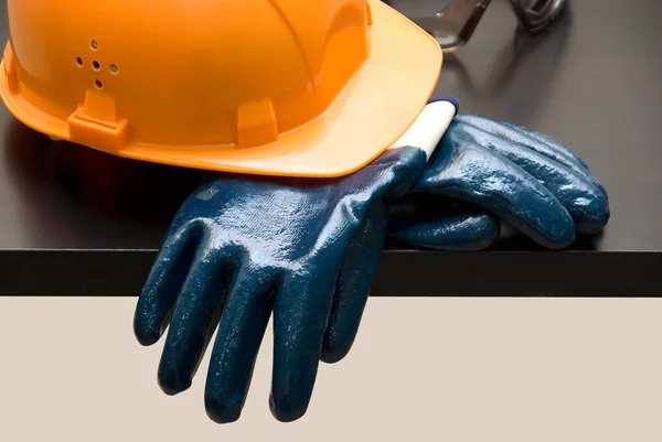 Orange hardhat and leather gloves — Stock Photo, Image