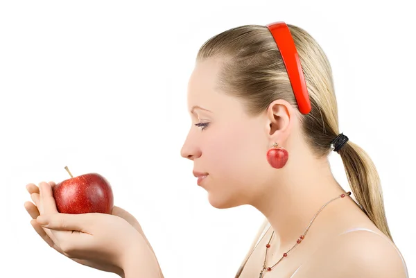 Nydelig kvinne med eple – stockfoto