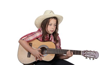 genç bir kızın gitar çalıyor.