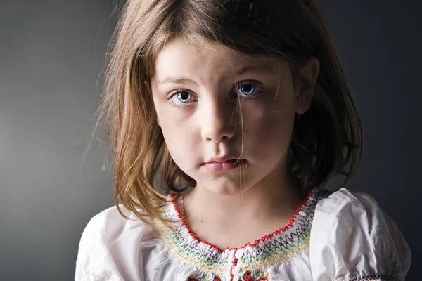 슬픈 어린 소녀 스톡 사진