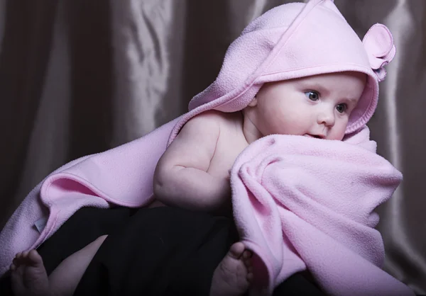 Um bebê de menina bebê dribbly bonito — Fotografia de Stock