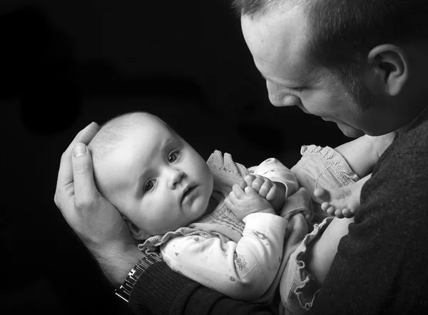 Leise Portrat eines fünf Monate alten Babys — Stockfoto