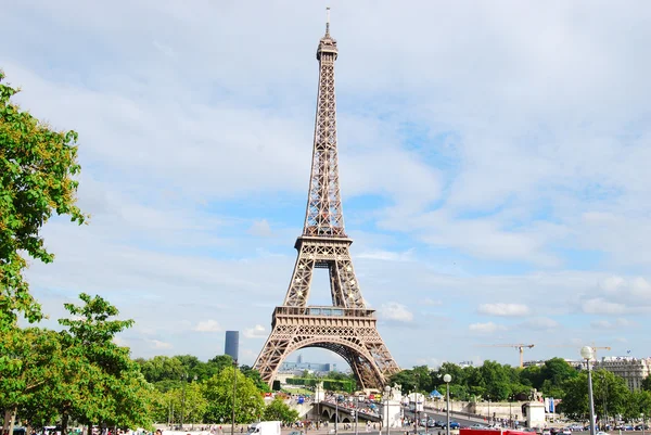 Tour Eiffel éclairée au soleil — Photo