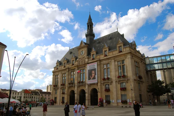 Głównym placu Saint denis — Zdjęcie stockowe