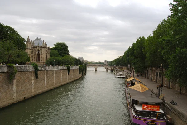 Vista del río Sena con cata de Notre Dame — Foto de Stock