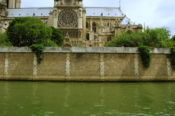 Bank of Seine river and Notre Dame Cathe — Stock Photo, Image