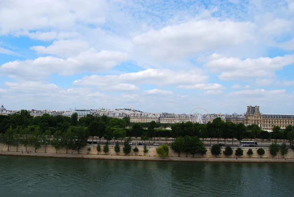 Seine c banka ve paris panoramik manzaralı — Stok fotoğraf