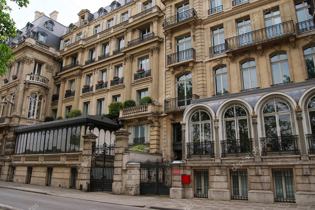 Residential house in Paris downtown — Stock Photo © begepotam #2074970