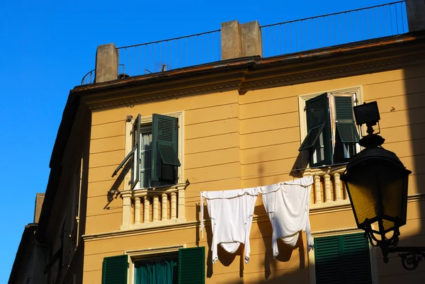 İtalyan özelliği - Çamaşırhane kurutma — Stok fotoğraf