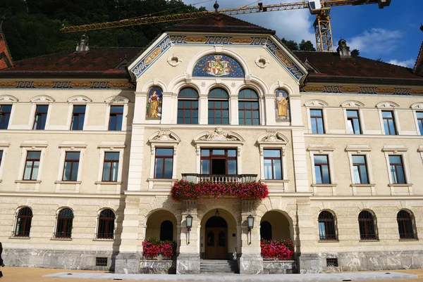 Radnice města Vaduz, čelní pohled, liechtenste — Stock fotografie