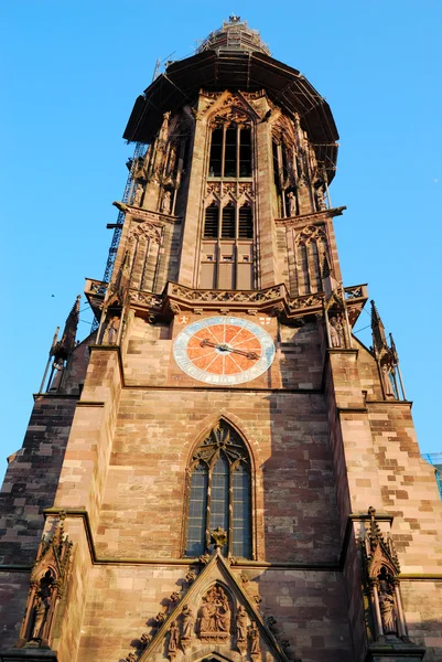 A katedrális freiburg Clocktower — Stock Fotó