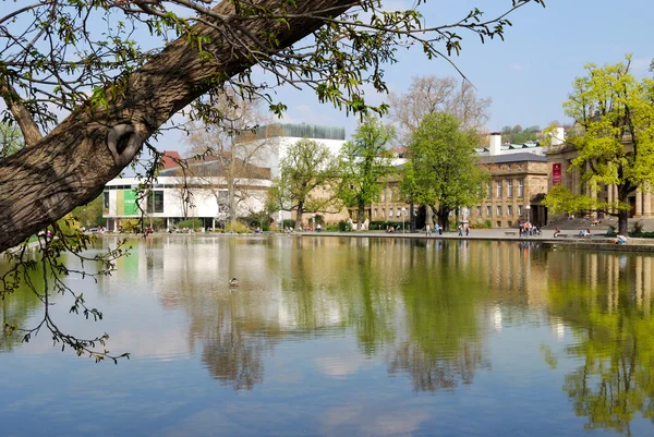 Lagoa em Stuttgart parque central — Fotografia de Stock