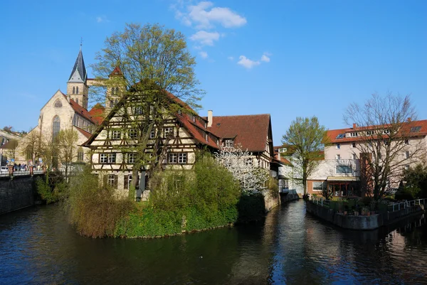 Casa sul fiume Neckar a Stoccarda — Foto Stock