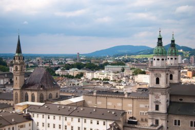 Salzburg kilise ve Alpler