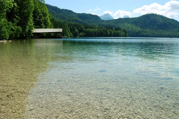 Eski kalemizi sakin dağ gölü — Stok fotoğraf