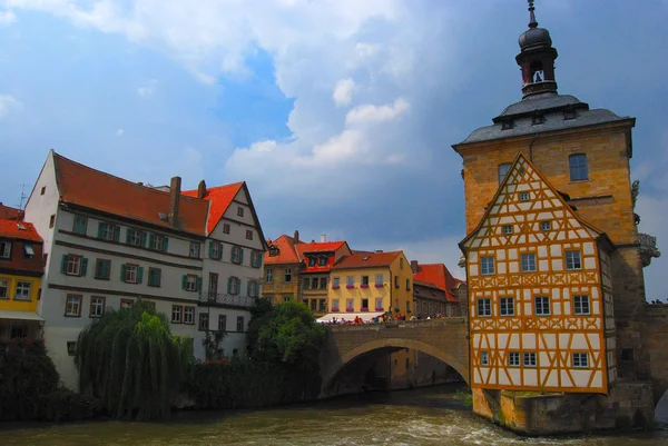 Rathaus und mittelalterliche Altstadt — Stockfoto