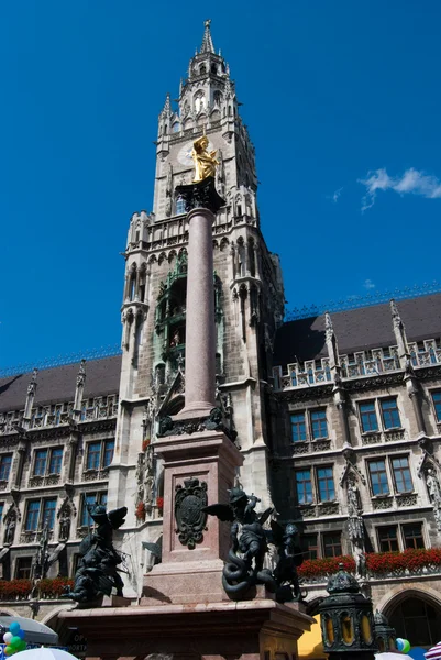 Mnichovské náměstí marienplatz - radnice — Stock fotografie