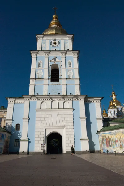 Église orthodoxe et murales murales — Photo