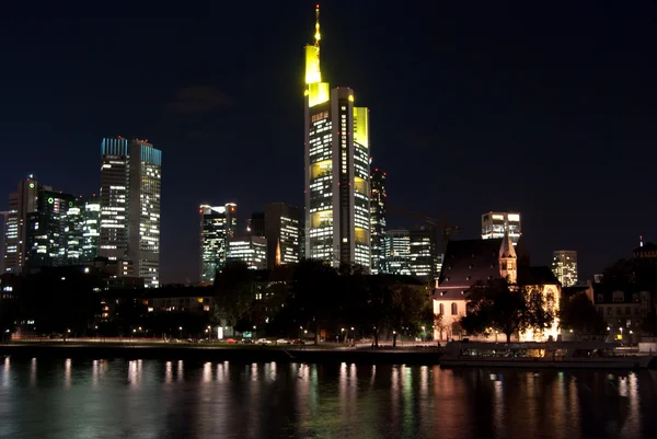 Frankfurt bankacılık bölgesine ve ana — Stok fotoğraf