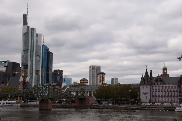 Frankfurt şehir merkezi içinde dolgu — Stok fotoğraf
