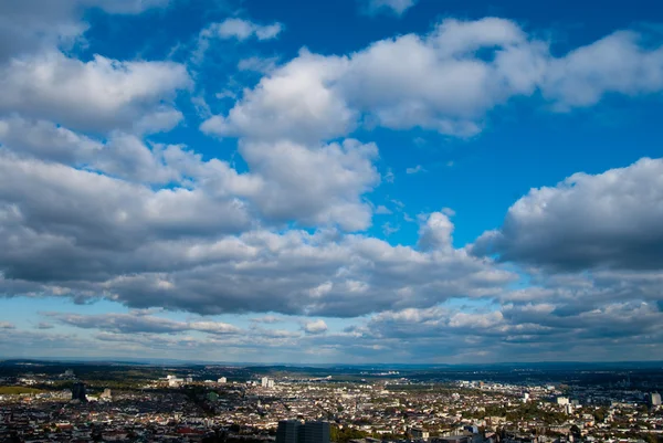 Πόλη της cloudscape και της Φρανκφούρτης Εικόνα Αρχείου