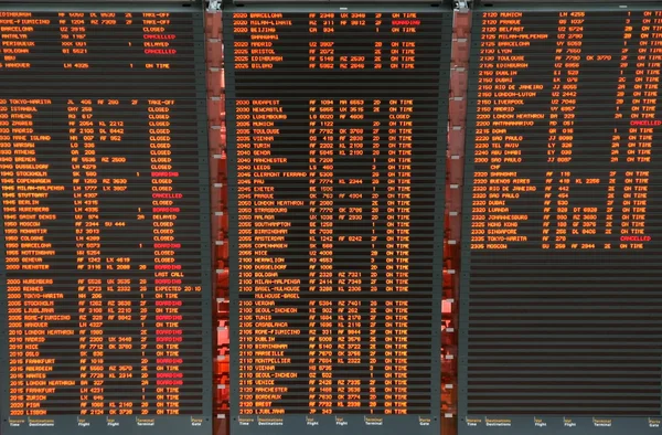 Airport flight board information — Stock Photo, Image