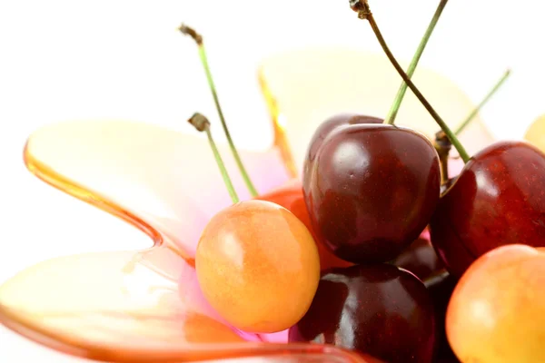 Cerejas doces em uma tigela — Fotografia de Stock