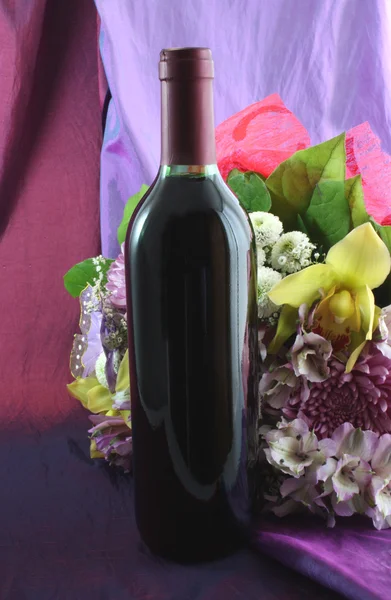 Vin och blommor — Stockfoto