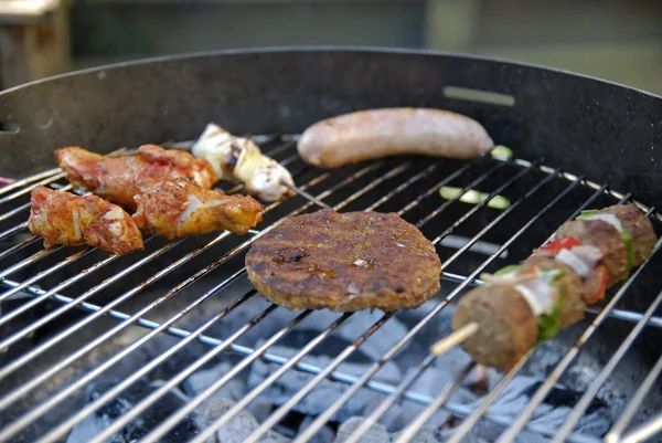Barbeque party met familie — Stockfoto