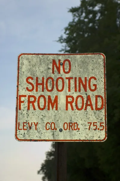 Никакой стрельбы с дороги — стоковое фото