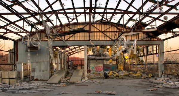 Terk edilmiş depo binası — Stok fotoğraf