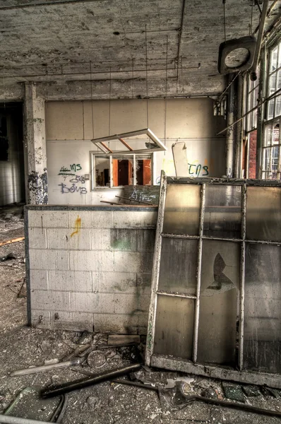 Sala de aula abandonada — Fotografia de Stock