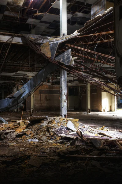 Loja de departamentos abandonada — Fotografia de Stock