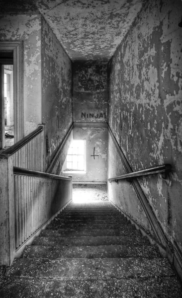 Terk edilmiş merdiven — Stok fotoğraf