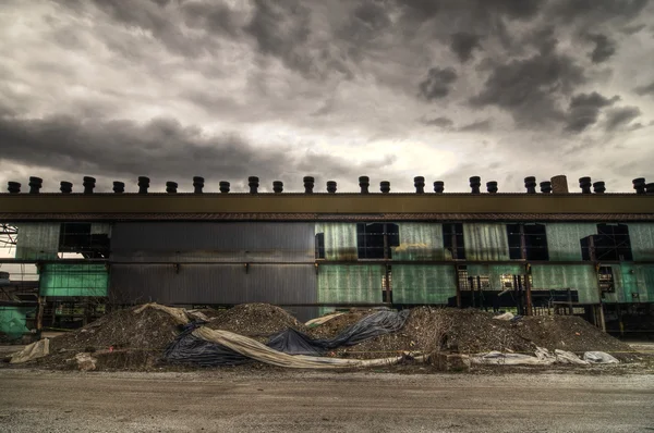 Elhagyott raktárban homlokzat — 스톡 사진