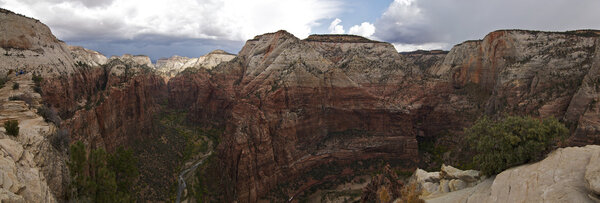 Ангелы, высадившиеся на Луну
