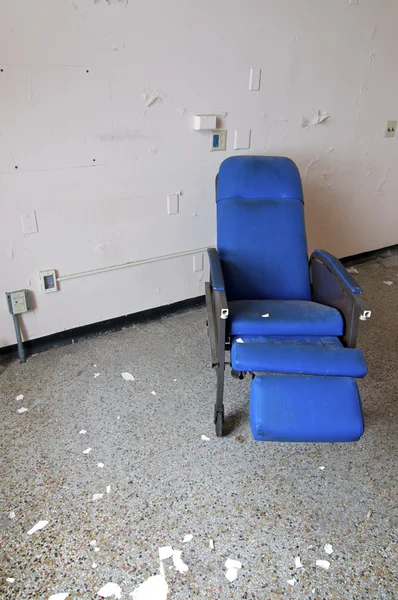 Szpital niebieskie krzesło — Zdjęcie stockowe